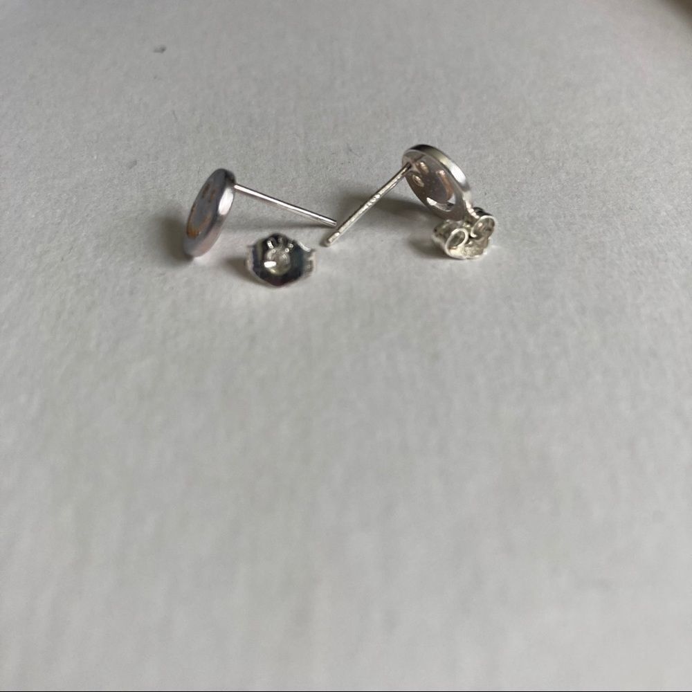 𝅺!!LAST PAIR!! Sterling Silver Smile Emoji Earrings - Picture 4 of 7